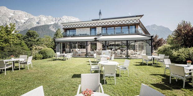 Destination-Wedding - Art der Location: Hotel / Chalet - Tiroler Oberland - Terrasse im Erdgeschoss - Greenvieh Chalet