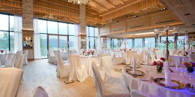 Destination-Wedding - Art der Location: Hotel / Chalet - Zugspitze - Der große Festsaal des Greenvieh in Mieming. - Greenvieh Chalet