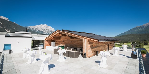 Destination-Wedding - barrierefreie Location - Tiroler Oberland - Blick auf die Dachterrasse des Greenvieh. - Greenvieh Chalet