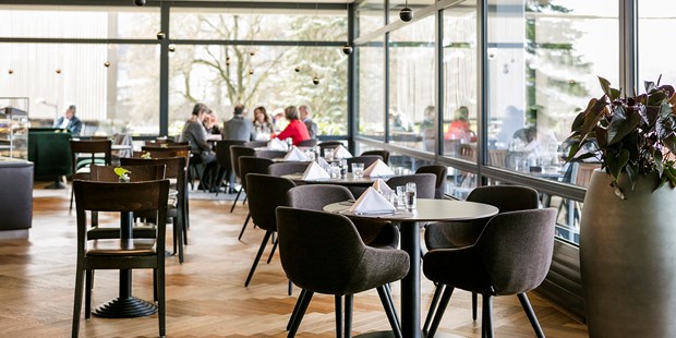 Destination-Wedding - Umgebung: in einer Stadt - Oberösterreich - Café Bar  - ARCOTEL Nike Linz