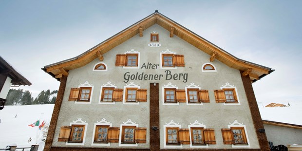 Destination-Wedding - Art der Location: Hotel / Chalet - Tiroler Oberland - Der Alte Goldene Berg - unsere Eventlocation im Winter - Hotel Goldener Berg & Alter Goldener Berg