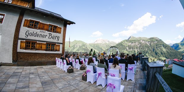 Destination-Wedding - Art der Location: Scheune / Bauernhof / Alm / Landhaus - Tiroler Oberland - (c) Tanja und Josef Photographie und Film  - Hotel Goldener Berg & Alter Goldener Berg