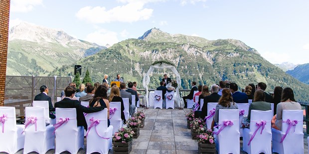 Destination-Wedding - Perfekte Jahreszeit: Herbst-Hochzeit - Arlberg - (c) Tanja und Josef Photographie und Film  - Hotel Goldener Berg & Alter Goldener Berg