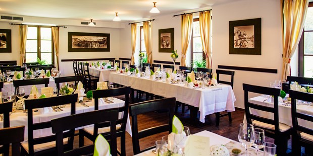 Destination-Wedding - Umgebung: im Park - Steiermark - stilvolles Ambiente unseres Restaurants - Naturhotel Schloss Kassegg