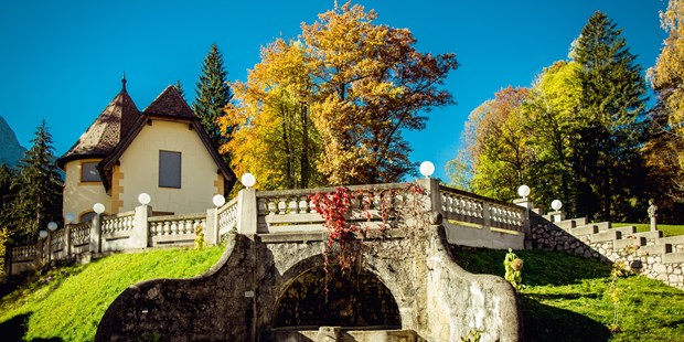 Destination-Wedding - Art der Location: Schloss / Burg - Alpenregion Nationalpark Gesäuse - Schlosterrasse für standesamtliche Trauung oder Agape - Naturhotel Schloss Kassegg
