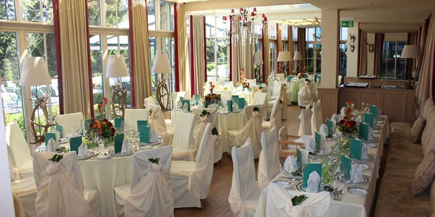 Destination-Wedding - Preisniveau Hochzeitsfeier: €€€€ - Tiroler Oberland - Festlich gedeckter Wintergarten - Astoria Resort***** in Seefeld
