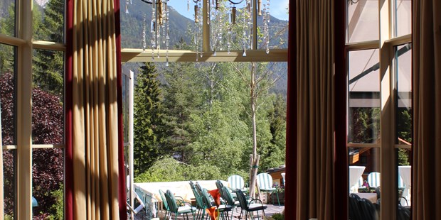 Destination-Wedding - Garten - Tiroler Oberland - Traumhafter Ausblick auf die Tiroler Bergwelt - Astoria Resort***** in Seefeld