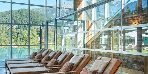 Destination-Wedding - Art der Location: Hotel / Chalet - Tiroler Oberland - Relaxbereich mit Panoramablick - Astoria Resort***** in Seefeld