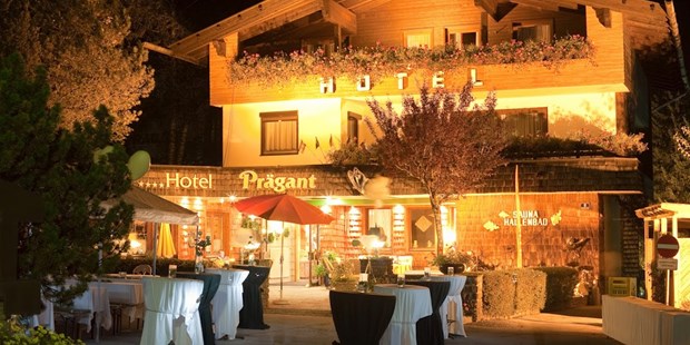 Destination-Wedding - Preisniveau Zimmer/Suiten: € - Nockberge - Das Willkommengetränk organisieren wir Ihnen gerne am Parkplatz vor der Hoteleingang oder im Garten. - Hotel Prägant