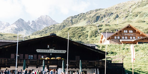 Destination-Wedding - Art der Location: Restaurant - Hospiz Alm inmitten von saftig grünen Wiesen - arlberg1800 RESORT