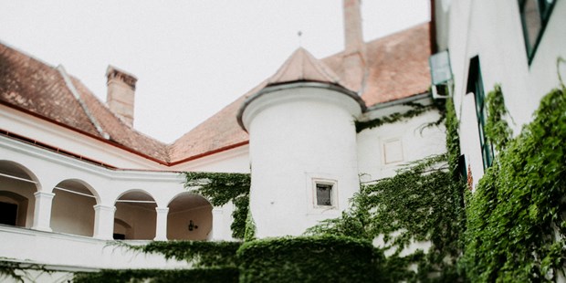 Destination-Wedding - Perfekte Jahreszeit: Frühlings-Hochzeit - Österreich - Arkadenhof im Schloss Ernegg (Niederösterreich)   - Schloss Ernegg