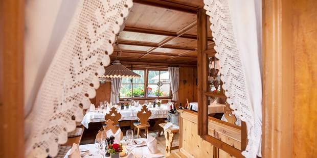 Destination-Wedding - Art der Location: Hotel / Chalet - Tiroler Oberland - http://www.dassonnbichl.at/heiraten-in-den-bergen - Sonnbichl Stube