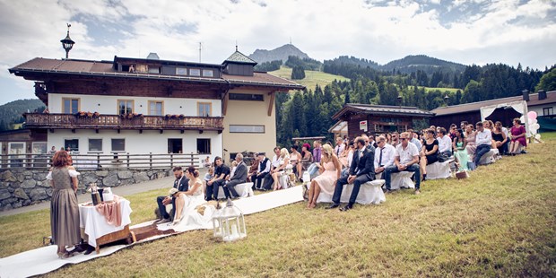 Destination-Wedding - Perfekte Jahreszeit: Sommer-Hochzeit - Tirol - Trauung auf der Wiese - Hochzeitsinsel