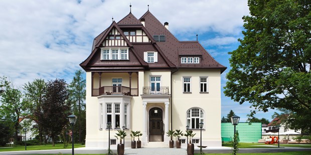 Destination-Wedding - Preisniveau Zimmer/Suiten: €€€ - Zeltweg - Hotel Steirerschlössl - Außenansicht - Hotel Steirerschlössl