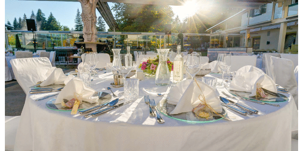 Destination-Wedding - Preisniveau Hochzeitsfeier: €€€ - Österreich - Tisch Wintergarten - Alpenhotel Speckbacher Hof