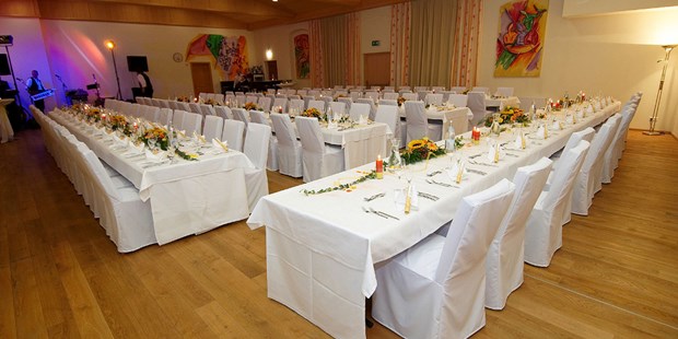 Destination-Wedding - Preisniveau Hochzeitsfeier: € - Tirol - Hochzeitstafel - Aktivhotel ZUM GOURMET