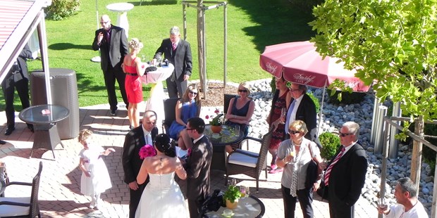 Destination-Wedding - Preisniveau Hochzeitsfeier: € - Tirol - Terrasse - Aktivhotel ZUM GOURMET