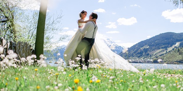 Destination-Wedding - Art der Location: Wiese / Feld / Wald / Strand - Österreich - Romantische Fotos am Zeller See - Schloss Prielau Hotel & Restaurants