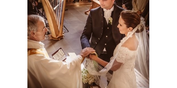 Destination-Wedding - Perfekte Jahreszeit: Frühlings-Hochzeit - Österreich - Kirchliche Trauung unweit des Hotel Klosterbräu. - Hotel Klosterbräu***** & SPA