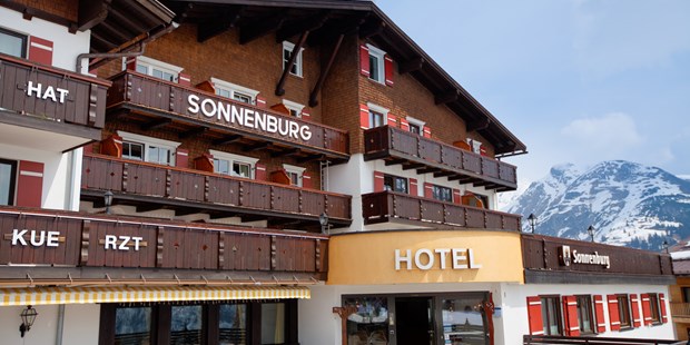 Destination-Wedding - Preisniveau Hochzeitsfeier: €€ - Vorarlberg - Das Hotel Sonnenburg im April - Hotel Sonnenburg