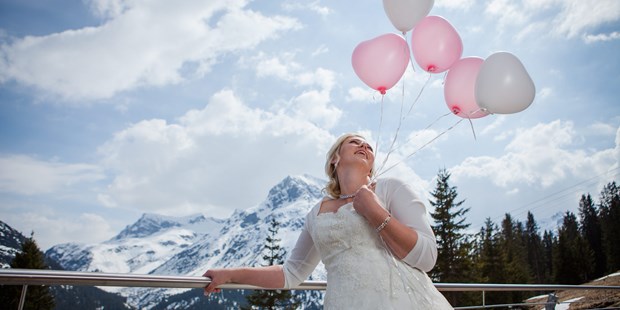 Destination-Wedding - Preisniveau Hochzeitsfeier: €€ - Vorarlberg - Die majestätischen Berge immer im Blick... - Hotel Sonnenburg