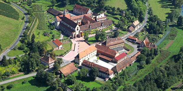 Destination-Wedding - Exklusivität - Das Klosterareal von oben. 6 Hektar für Ihre Traumhochzeit - Hotel Kloster & Schloss Bronnbach
