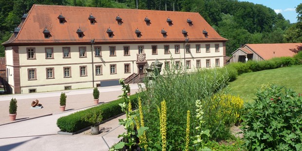 Destination-Wedding - e-Ladestation - Franken - Das Klosterhotel - Hotel Kloster & Schloss Bronnbach