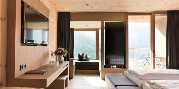 Destination-Wedding - Perfekte Jahreszeit: Sommer-Hochzeit - Tirol - Doppelzimmer Klassik - Gradonna ****s Mountain Resort Châlets & Hotel