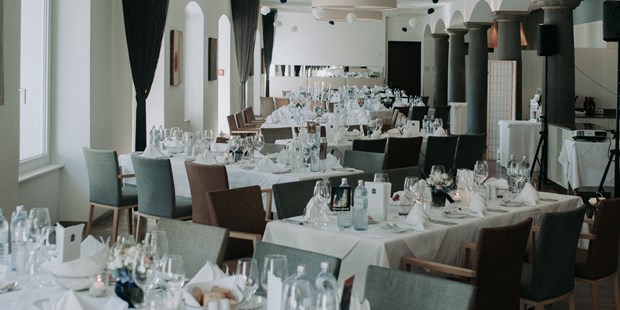 Destination-Wedding - Preisniveau Zimmer/Suiten: €€ - Lochau - Der Festssal des Seehotel am Kaiserstrand. - Seehotel am Kaiserstrand