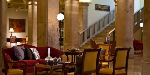 Destination-Wedding - Personenanzahl - Donauraum - Lobby - Imperial Riding School Renaissance Vienna Hotel