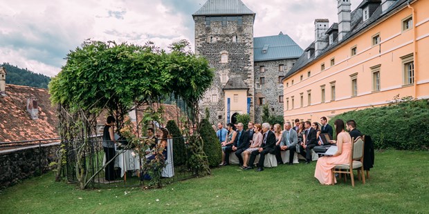 Destination-Wedding - Umgebung: in Weingärten - Steiermark - Die Burg Deutschlandsberg lädt zu einer Hochzeit im Freien. - Burg Deutschlandsberg