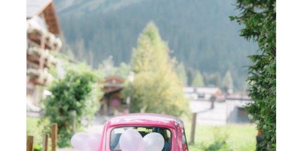 Destination-Wedding - Preisniveau Hochzeitsfeier: €€€ - Arlberg - Braut-Auto - Der Berghof