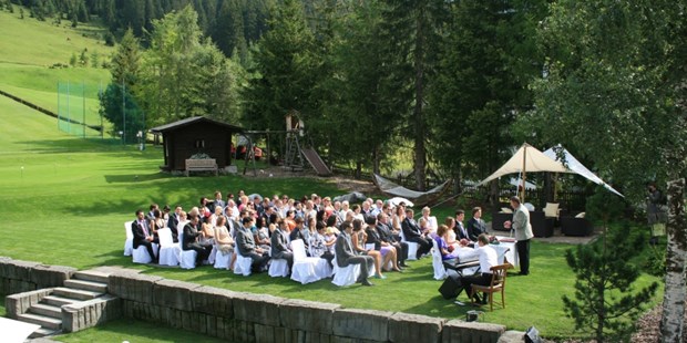 Destination-Wedding - Preisniveau Hochzeitsfeier: €€€ - Arlberg - Trauung im Berghof-Garten - Der Berghof