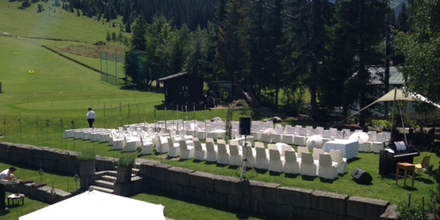 Destination-Wedding - Preisniveau Hochzeitsfeier: €€€ - Bestuhlung Garten (Beispiel) - Der Berghof