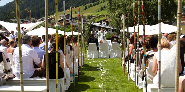 Destination-Wedding - Hunde erlaubt - Arlberg - Trauung im Garten - Der Berghof