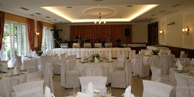 Destination-Wedding - Preisniveau Hochzeitsfeier: €€ - Der Festsaal des Birkenhof mit runden Tischen. - Birkenhof Restaurant & Landhotel ****