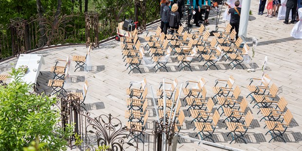 Destination-Wedding - Preisniveau Hochzeitsfeier: €€ - Enziana-Terrasse, vorbereitet für eine standesamtliche Trauung - Burg Plankenstein