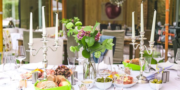 Destination-Wedding - Preisniveau Hochzeitsfeier: €€€ - Regionstypische Speisen kredenzen - Hotel Landhaus Moserhof****