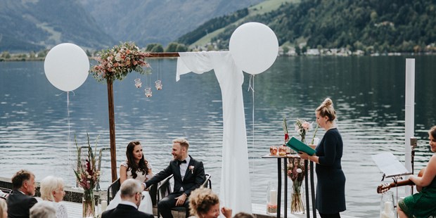 Destination-Wedding - Preisniveau Zimmer/Suiten: €€ - Salzburg - Lasst euch direkt am Zeller See trauen. Das Seehotel Bellevue stellt die perfekte Location zur Verfügung. - Seehotel Bellevue****s