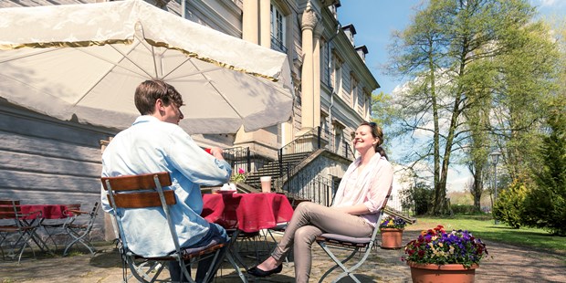Destination-Wedding - Umgebung: am Fluss - Deutschland - Terrasse - Hotel Schloss Neustadt-Glewe