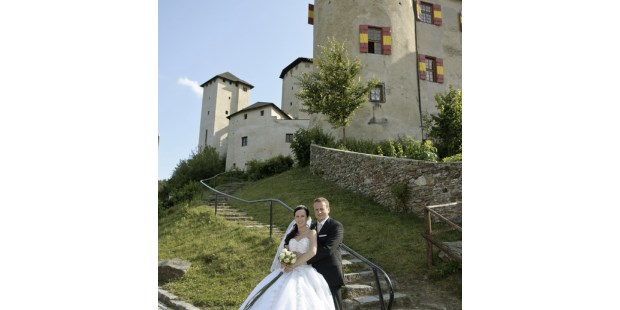 Destination-Wedding - Preisniveau Hochzeitsfeier: €€ - Burgenland - Ritterburg Lockenhaus