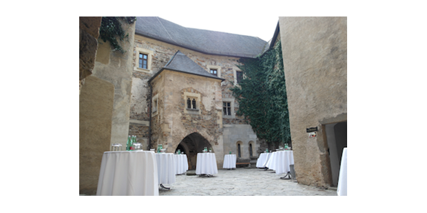 Destination-Wedding - Art der Location: Villa / privates Anwesen - Lockenhaus - Oberer Burghof - Ritterburg Lockenhaus