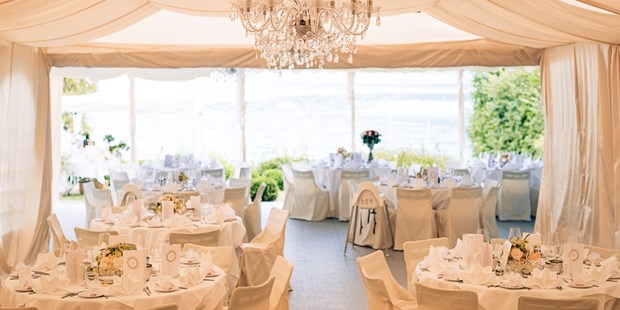 Destination-Wedding - Festzelt - Österreich - Miralago: romantic table setting - Hotel SCHLOSSVILLA MIRALAGO - die wundervolle, einzigartige Location direkt am Wörthersee - 