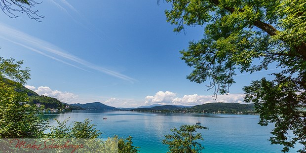 Destination-Wedding - Umgebung: am See - Wörthersee - Der Blick über den See. - Schloss Maria Loretto
