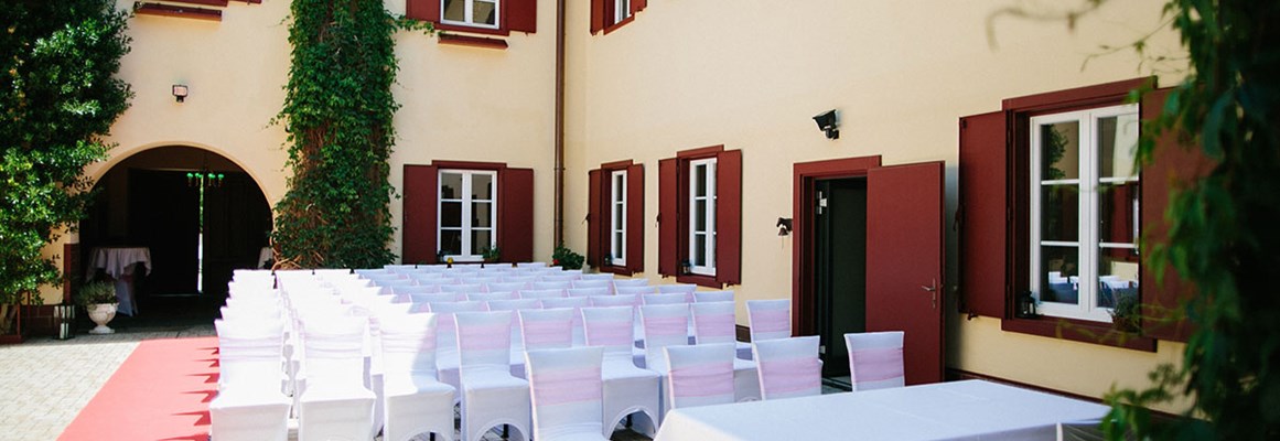 Hochzeitslocation: Heiraten auf Gut Drasing in Krumpendorf am Wörthersee, Kärnten.
Foto © henrywelischweddings.com - Gut Drasing