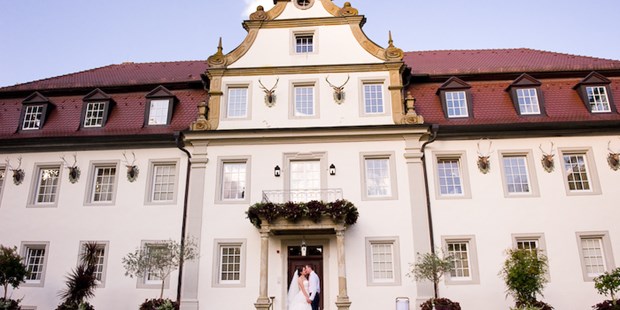Destination-Wedding - Standesamtliche Trauung - Baden-Württemberg - Es gibt Orte, die sind zu jeder Jahreszeit schön. Zu diesen Orten gehört das historische Jagdschloss des Wald & Schlosshotel Friedrichsruhe. - Wald & Schlosshotel Friedrichsruhe