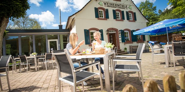 Destination-Wedding - Preisniveau Hochzeitsfeier: €€ - Rheinland-Pfalz - Das Landhotel Weihermühle in 66987 Thaleischweiler bietet Platz für bis zu 80 Hochzeitsgäste. - Landhotel Weihermühle