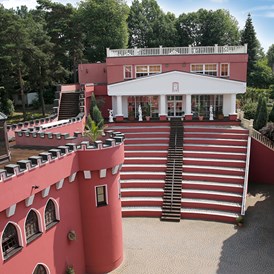 Hochzeitslocation: Amphitheater & Burginnenhof - The Lakeside Burghotel zu Strausberg