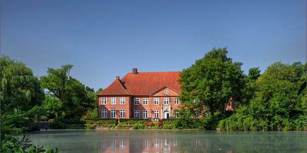 Destination-Wedding - Art der Location: Scheune / Bauernhof / Alm / Landhaus - Schleswig-Holstein - Herrenhaus Borghorst