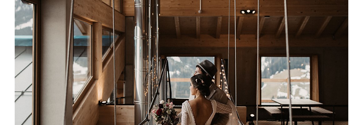 Hochzeitslocation: Panoramaverglasung mit Hängebrücke - Lumberjack Bio Bergrestaurant